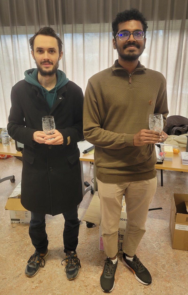 Louis Vallée est déjà parti prendre son train. Voici Pierre Basile et Muthaiah.